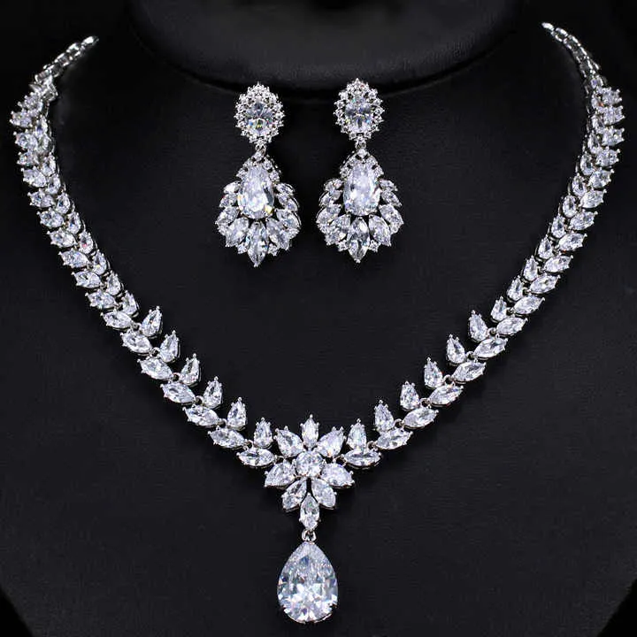 طقم مجوهرات زفاف فاخر من الزركونياLuxury Zirconia Wedding Jewelry Set