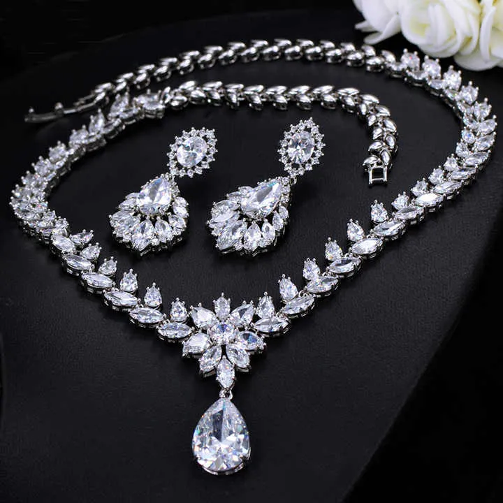 طقم مجوهرات زفاف فاخر من الزركونياLuxury Zirconia Wedding Jewelry Set