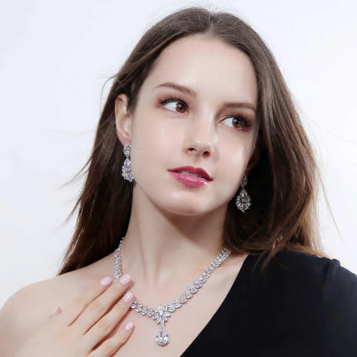 طقم مجوهرات زفاف فاخر من الزركونياLuxury Zirconia Wedding Jewelry Set