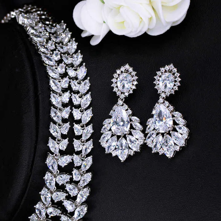 طقم مجوهرات زفاف فاخر من الزركونياLuxury Zirconia Wedding Jewelry Set