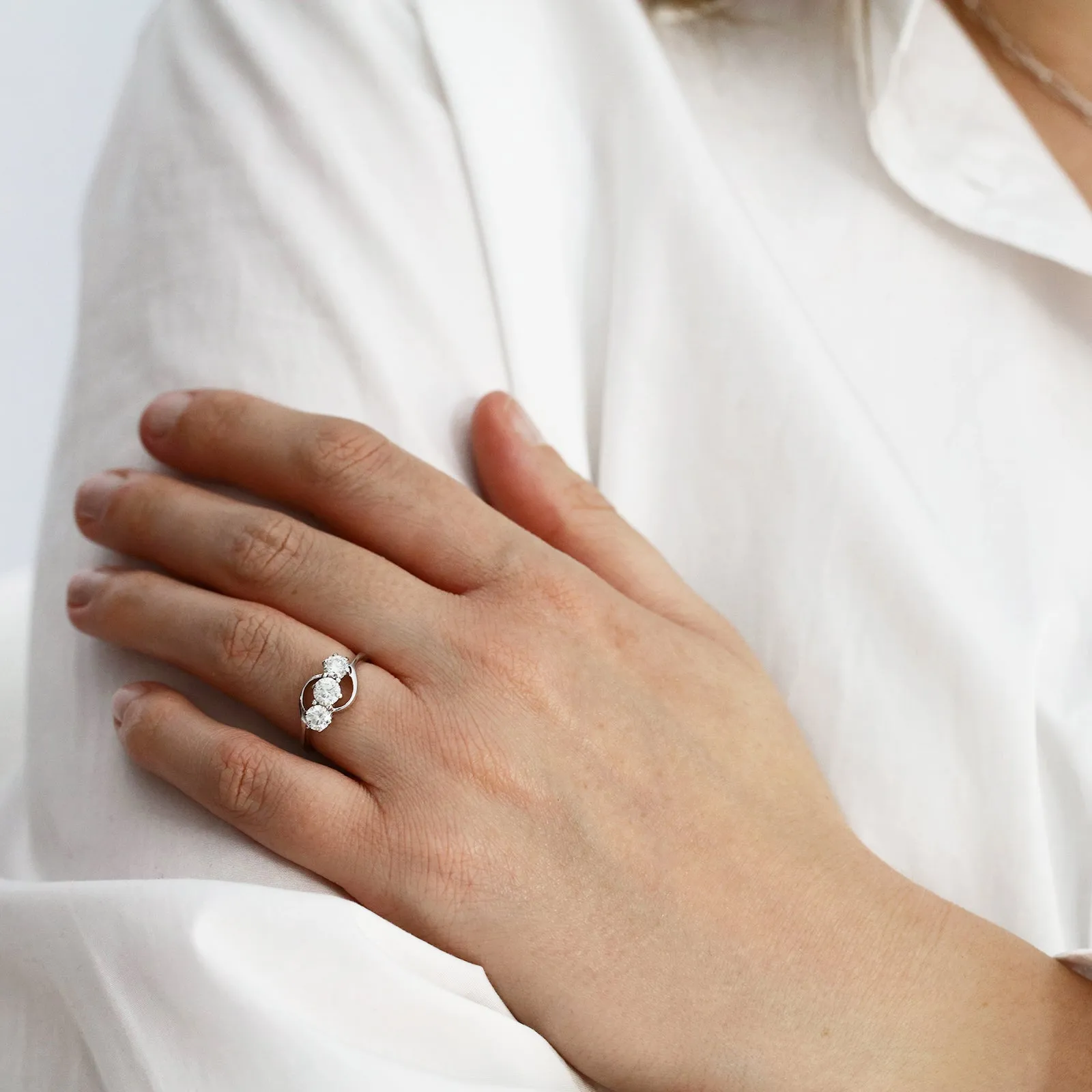 Brilliant Round Cut Diamond and Twist Ring | Pre-Loved | 18K White Gold