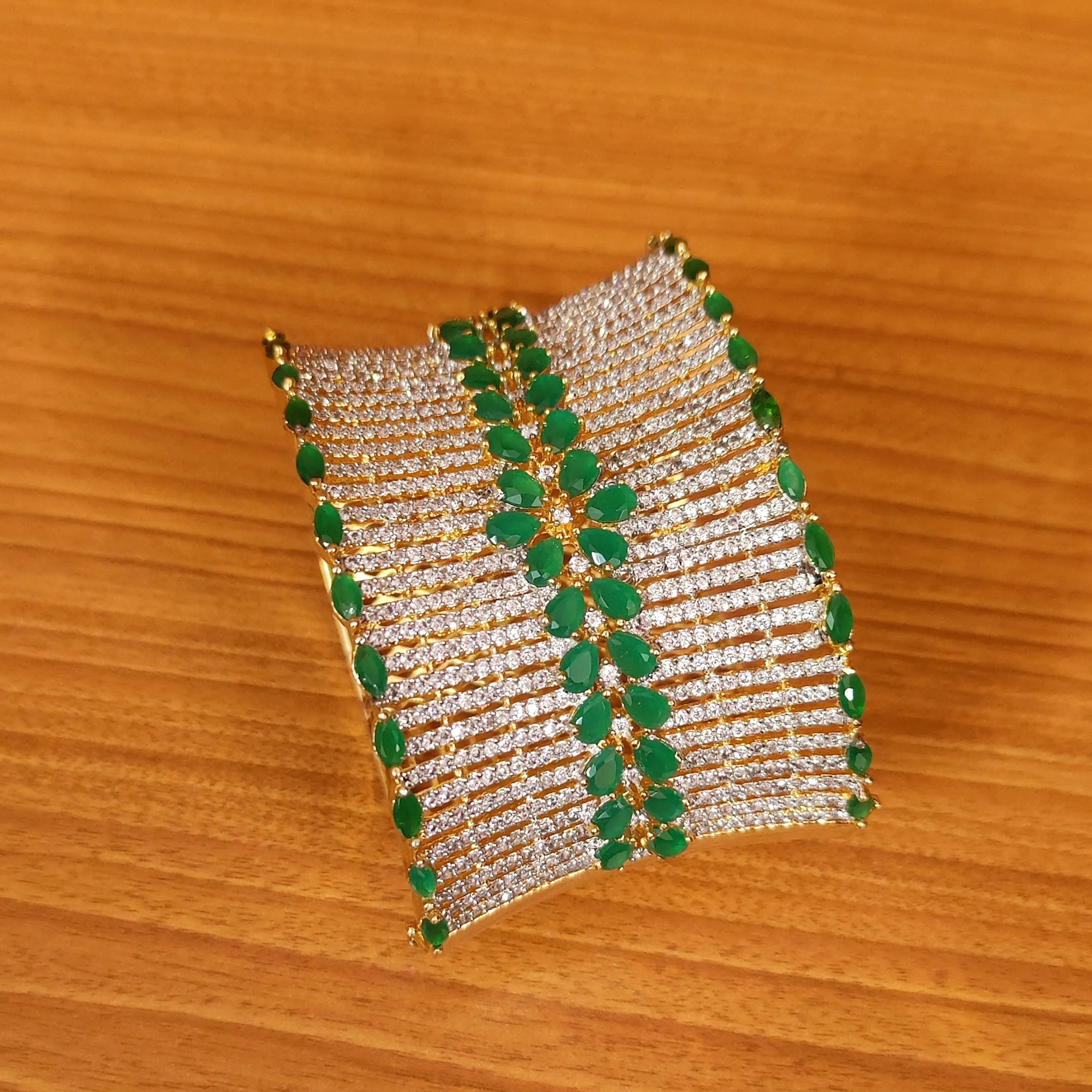 GREEN ONYX DIAMOND LOOK CZ STUDDED BROAD OPENABLE BRACELET