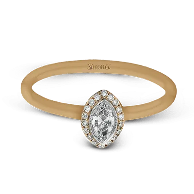 Halo Ring in 18k Gold with Diamonds