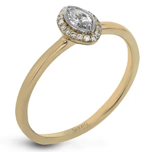 Halo Ring in 18k Gold with Diamonds
