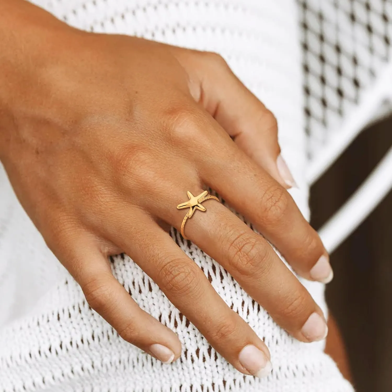 HUASAI Gold Seashell Starfish Shell Ring Dainty Beachy Statement Rings for Women Non Tarnish Summer Jewelry for Women Beach Accessories Vacation Party Summer Stuff