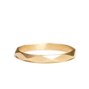<!--RG365-->small faceted band
