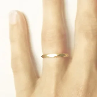 <!--RG365-->small faceted band