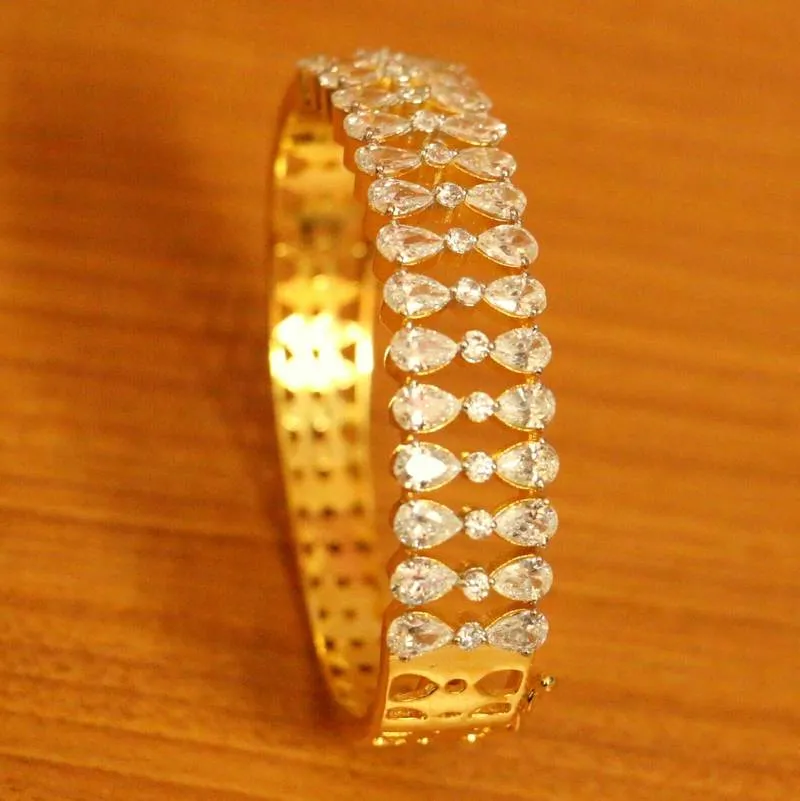 PEAR SHAPED DAIMOND LOOK OPENABLE BRACELET