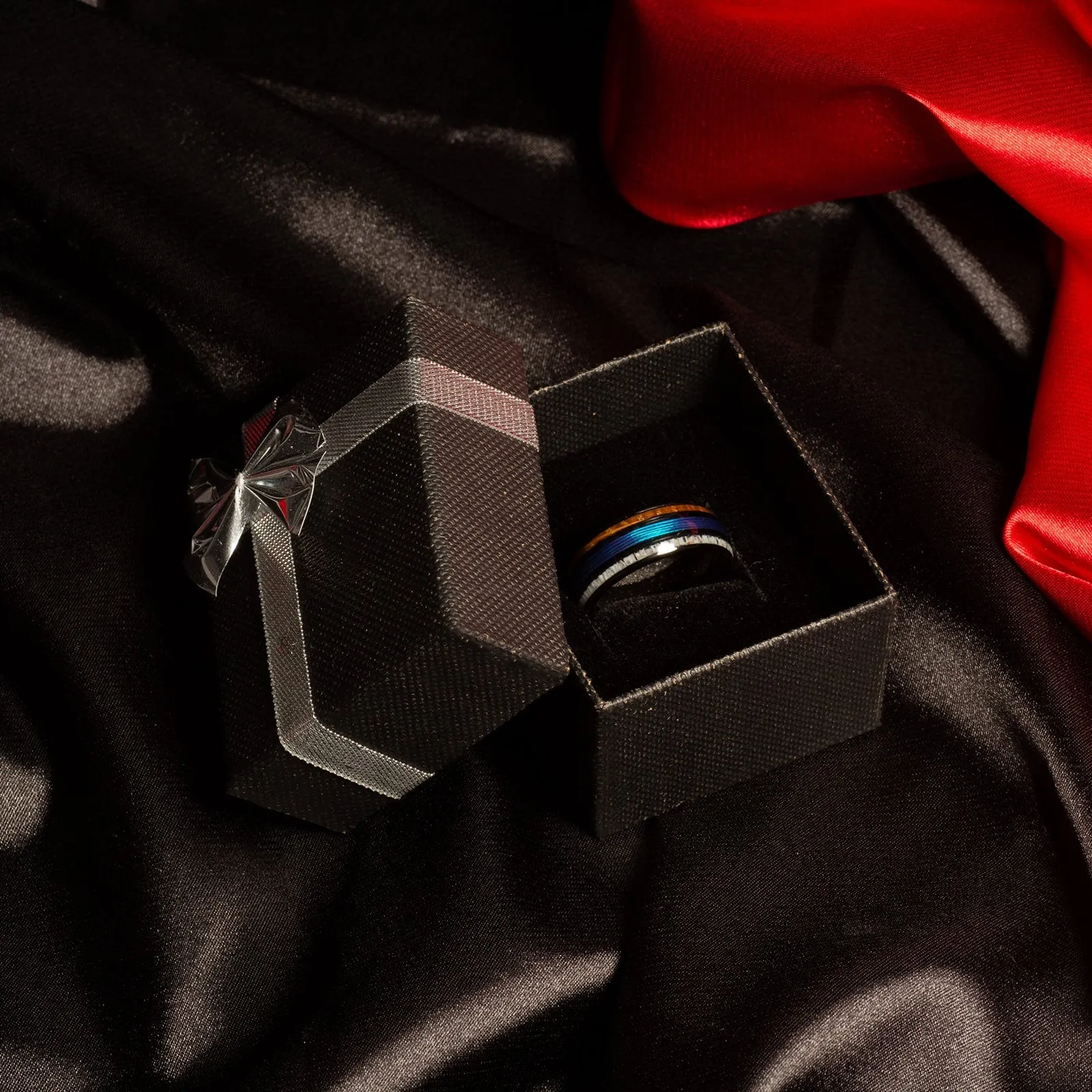 "Everwood" Tree Design Surface with Whiskey Barrel Inner Ring Black Tungsten Carbide Ring 8mm