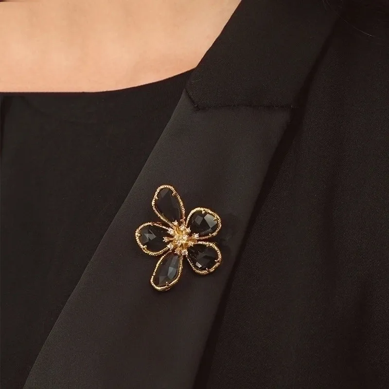 Retro Pin Flower Alloy Inlay Artificial Crystal Rhinestones Women'S Brooches
