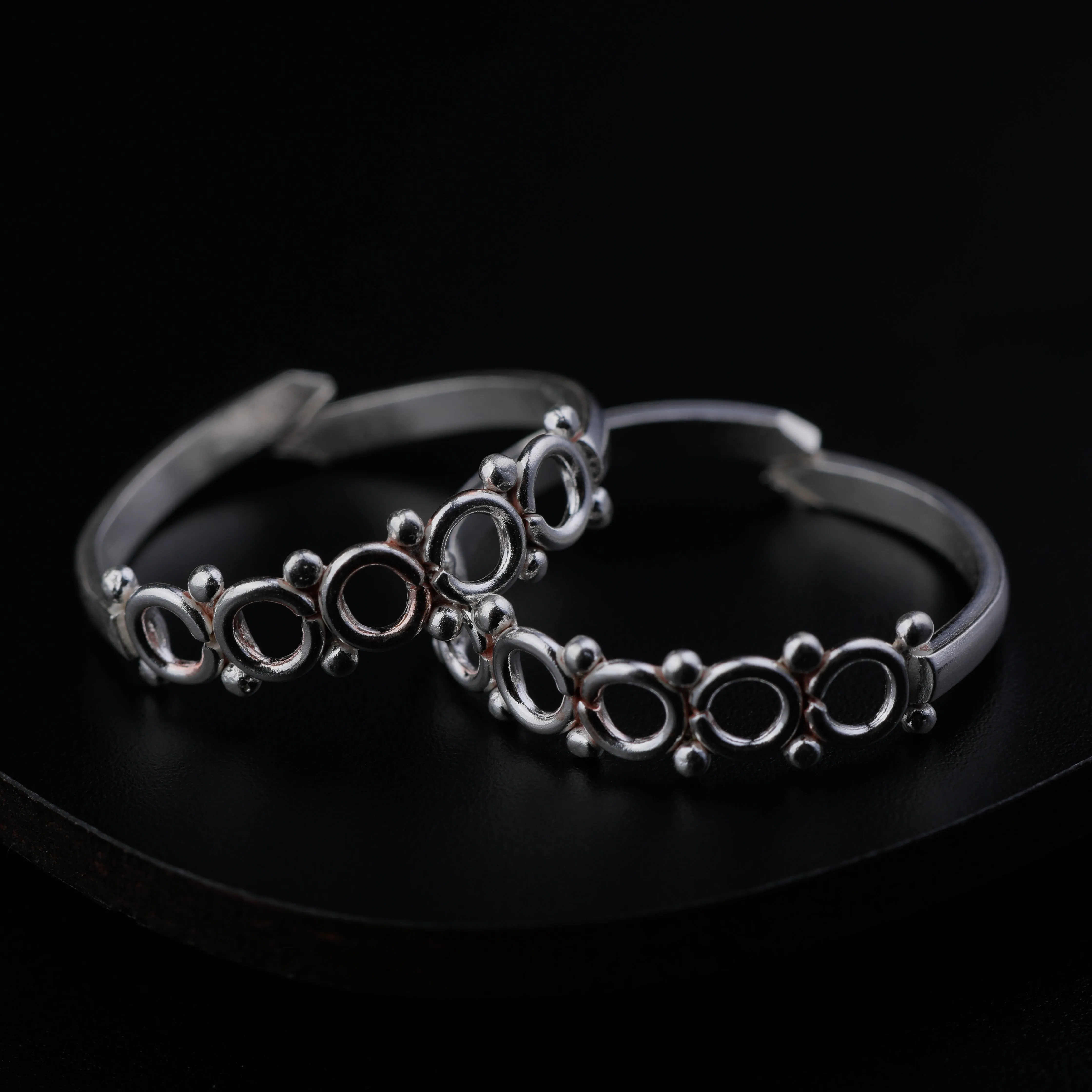 Silver Shiny Round Shapes Toe Ring