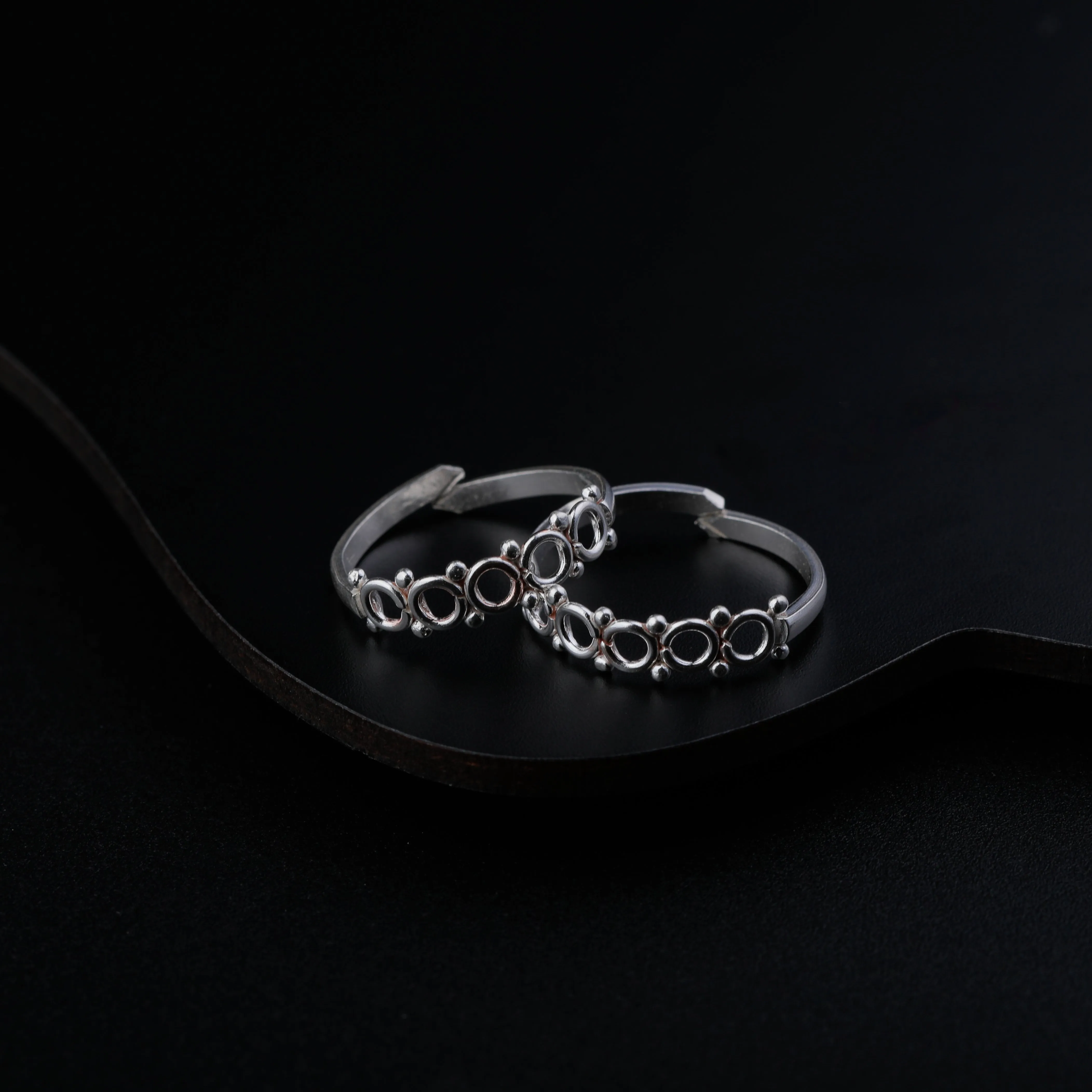 Silver Shiny Round Shapes Toe Ring