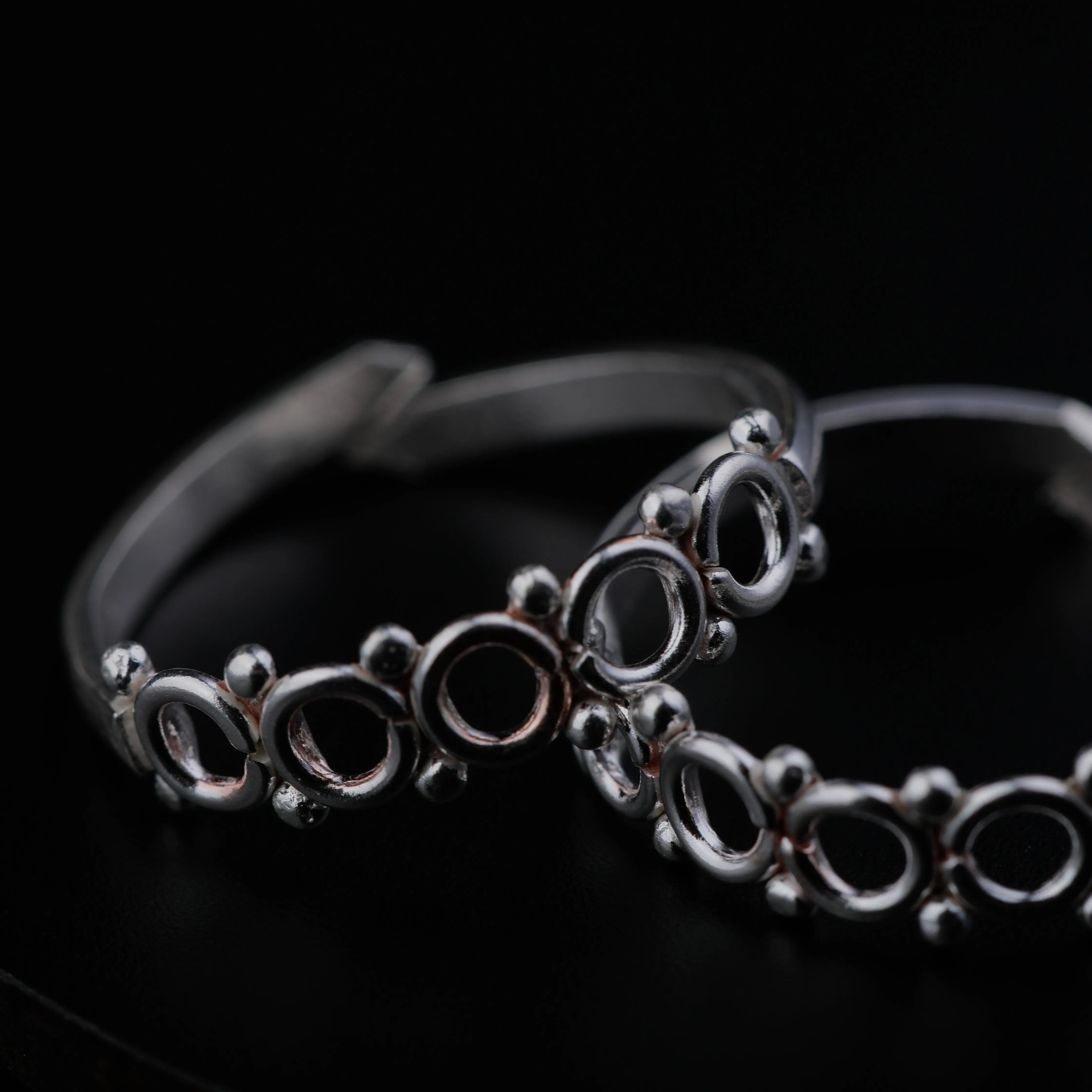 Silver Shiny Round Shapes Toe Ring