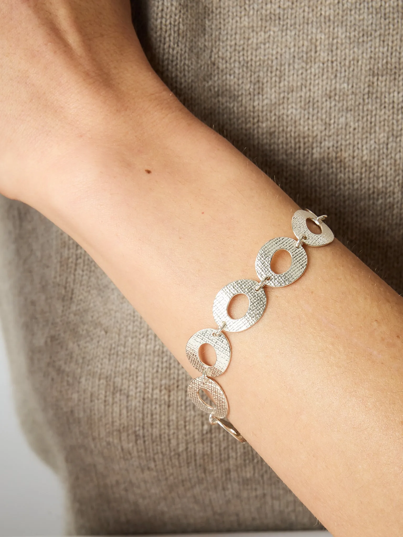 WOVEN Small Circles Link Bracelet