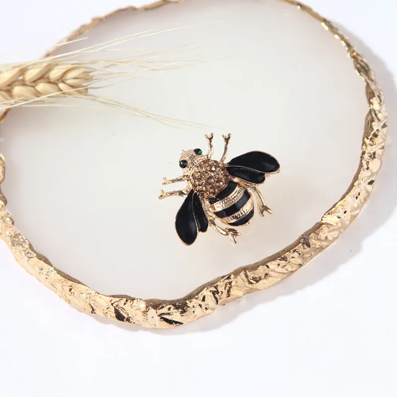 XSB026 - Retro Bee Brooch